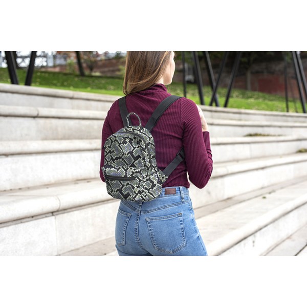 Snake Skin Pattern Mini Backpack, 3D Pattern Guns Daily Use Backpack, Comfortable Casual Daypack For Women and Children, Black 602803